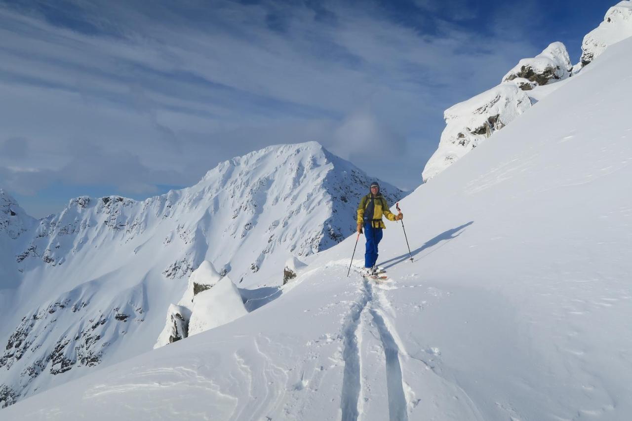 Magic Mountain Lodge - Lyngen Lyngseidet Buitenkant foto