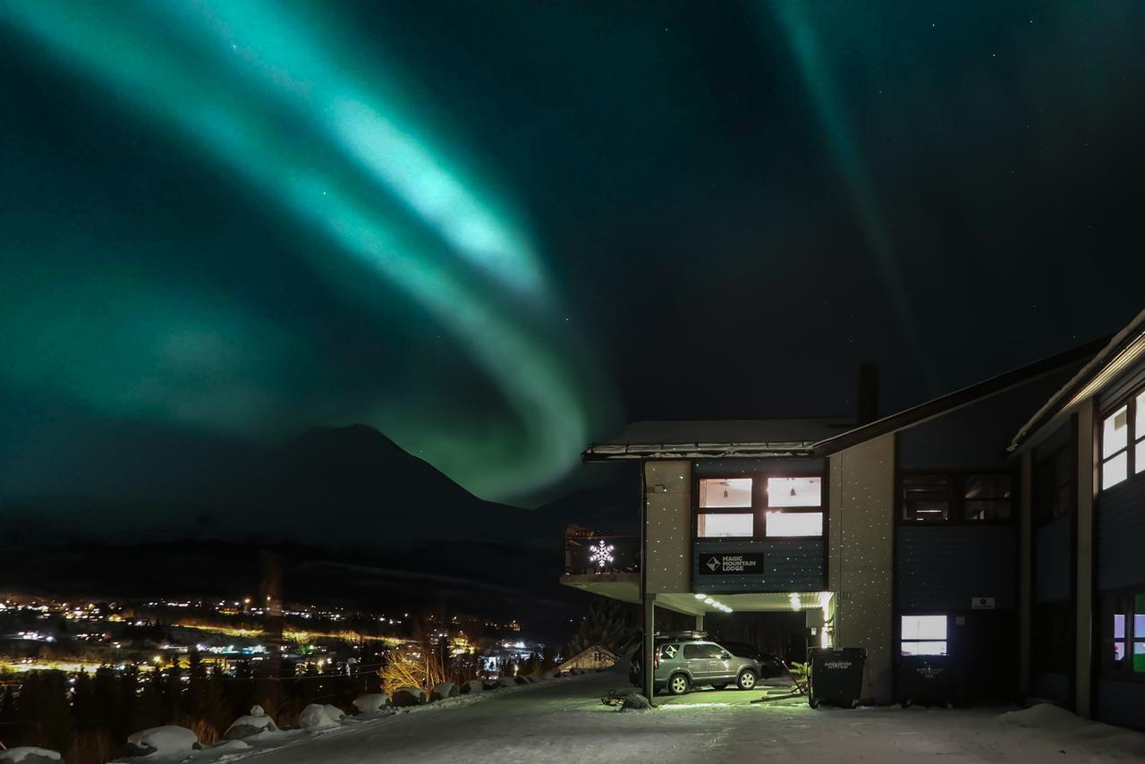 Magic Mountain Lodge - Lyngen Lyngseidet Buitenkant foto